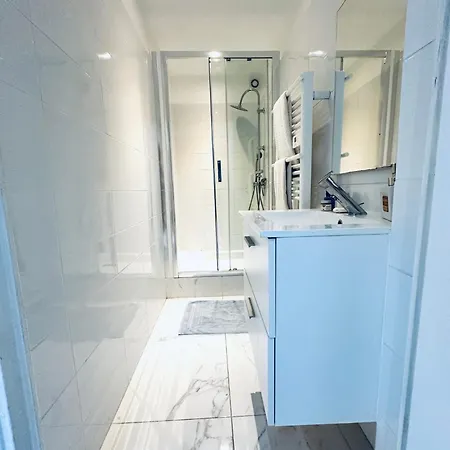 Grand Centre Pieton * كان